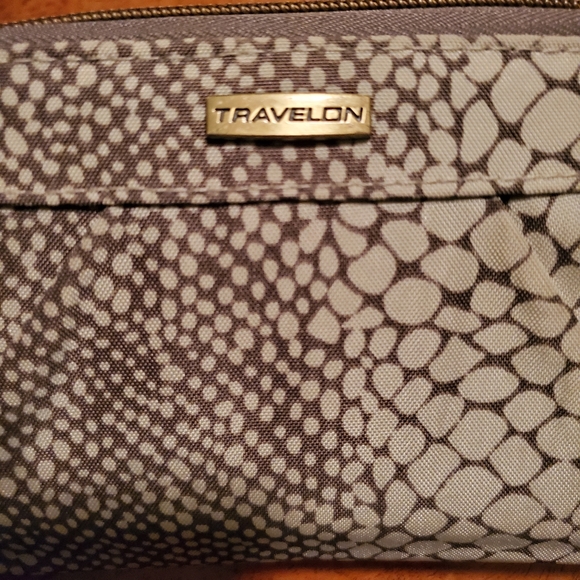 Travelon RFID Protection Gray Stone Wallet - Picture 5 of 8
